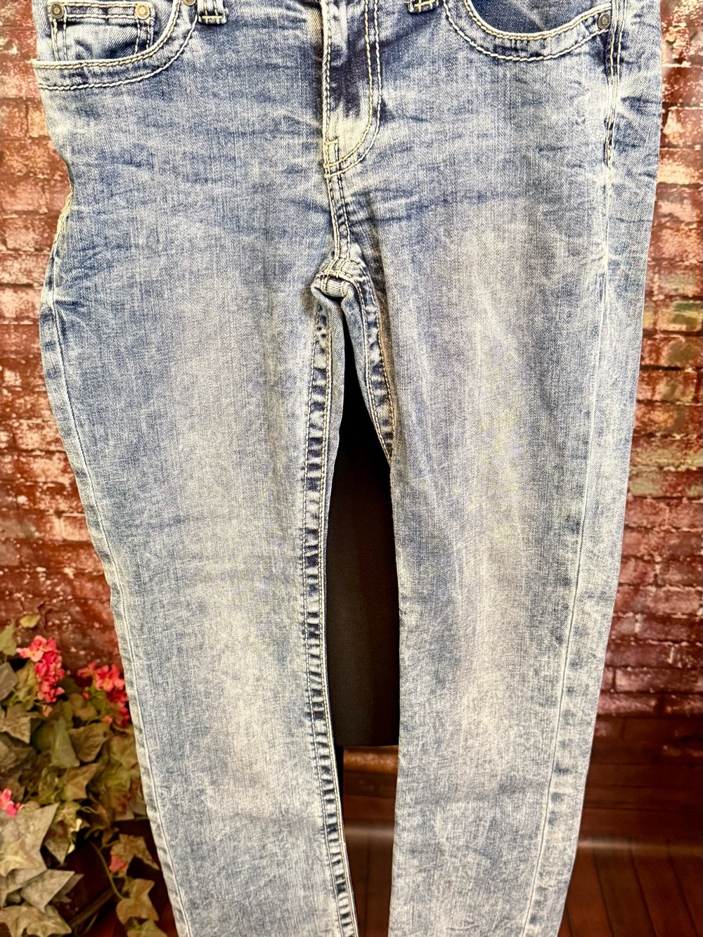 Buckle Light Blue Skinny Jeans - Acid Wash